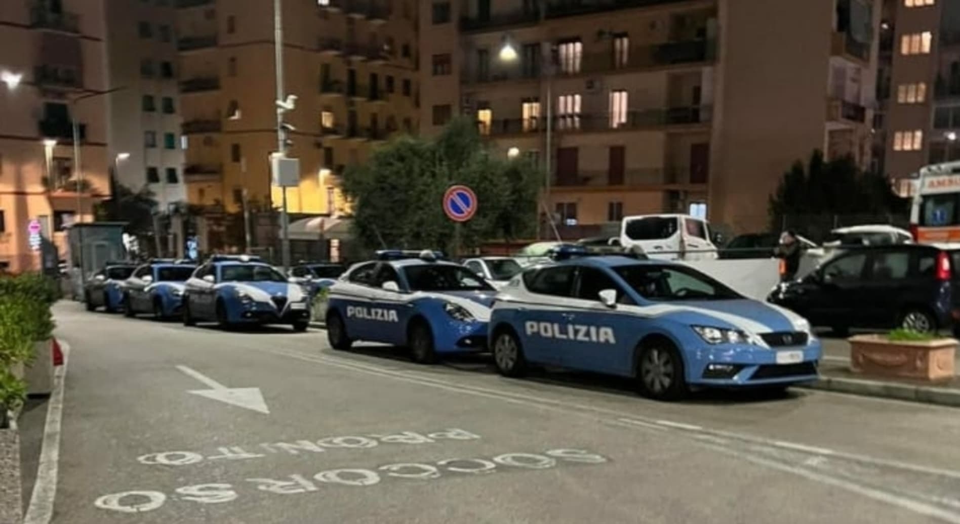 Foggia, doodgestoken op straat: beschermd door de "rode code", had ze haar ex-partner aangegeven