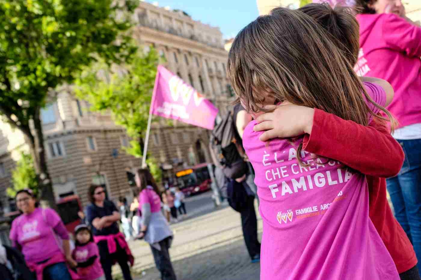 A slap in the face from the Consulta to the Meloni government: "Two mothers? It's possible"