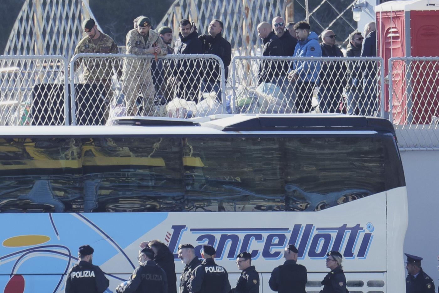Direct repatriations from Albania, the accusation of the Democratic Party: "Violation of the laws"