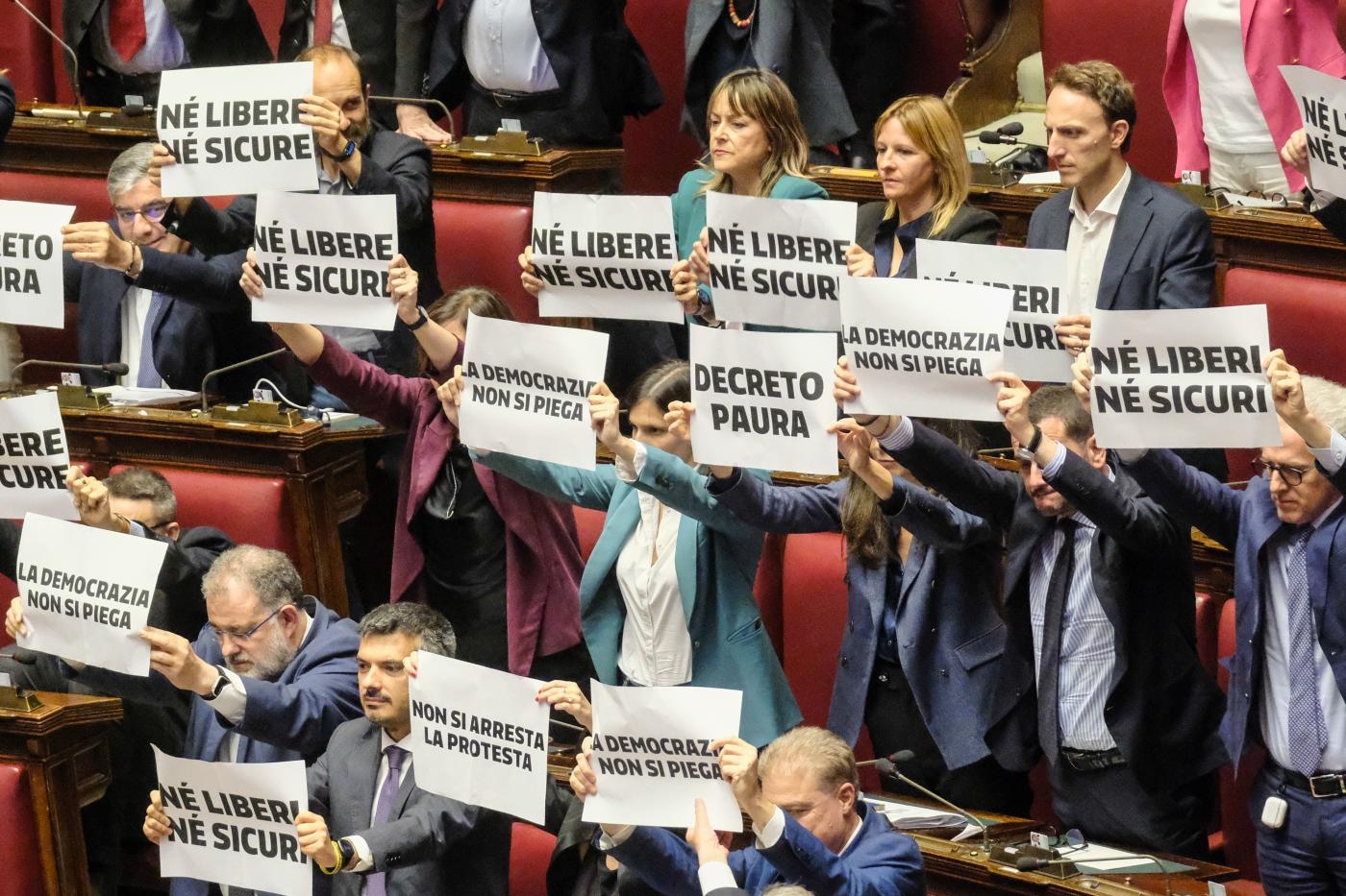 Il governo ha approvato il decreto fascista e seppellito il garantismo: più carcere e repressione