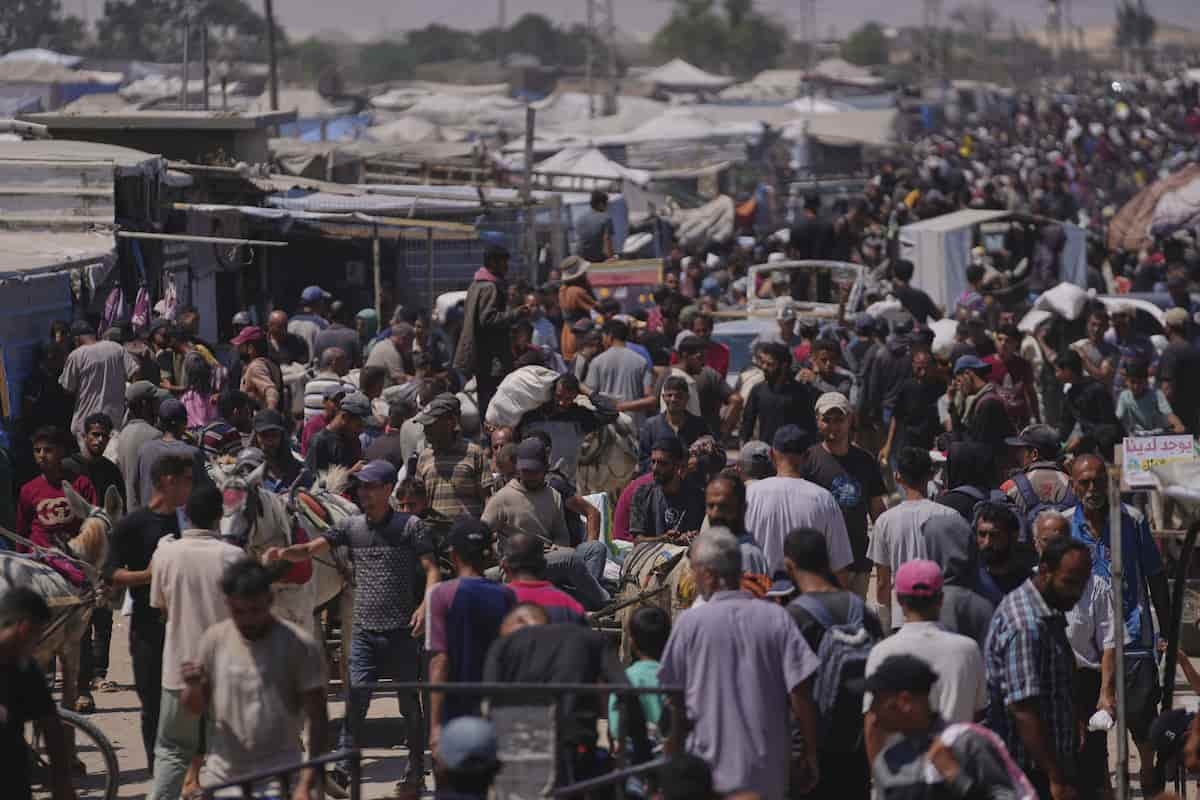 Gaza e Israel bloqueiam novamente ajuda na Faixa: 20 mortos em bombardeios, vítimas aguardam em centros de distribuição