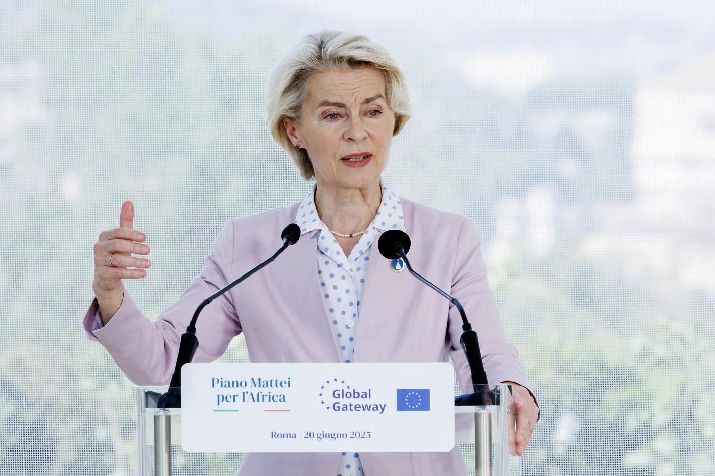 Von Der Leyen sauvée (à contrecœur) par les socialistes, Meloni se désengage