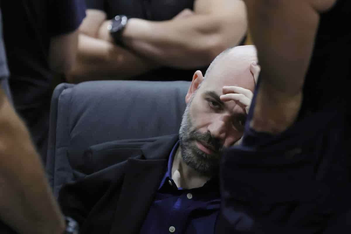 Roberto Saviano, confermate le condanne al boss e all’avvocato per le minacce: “Mi hanno rubato la vita”