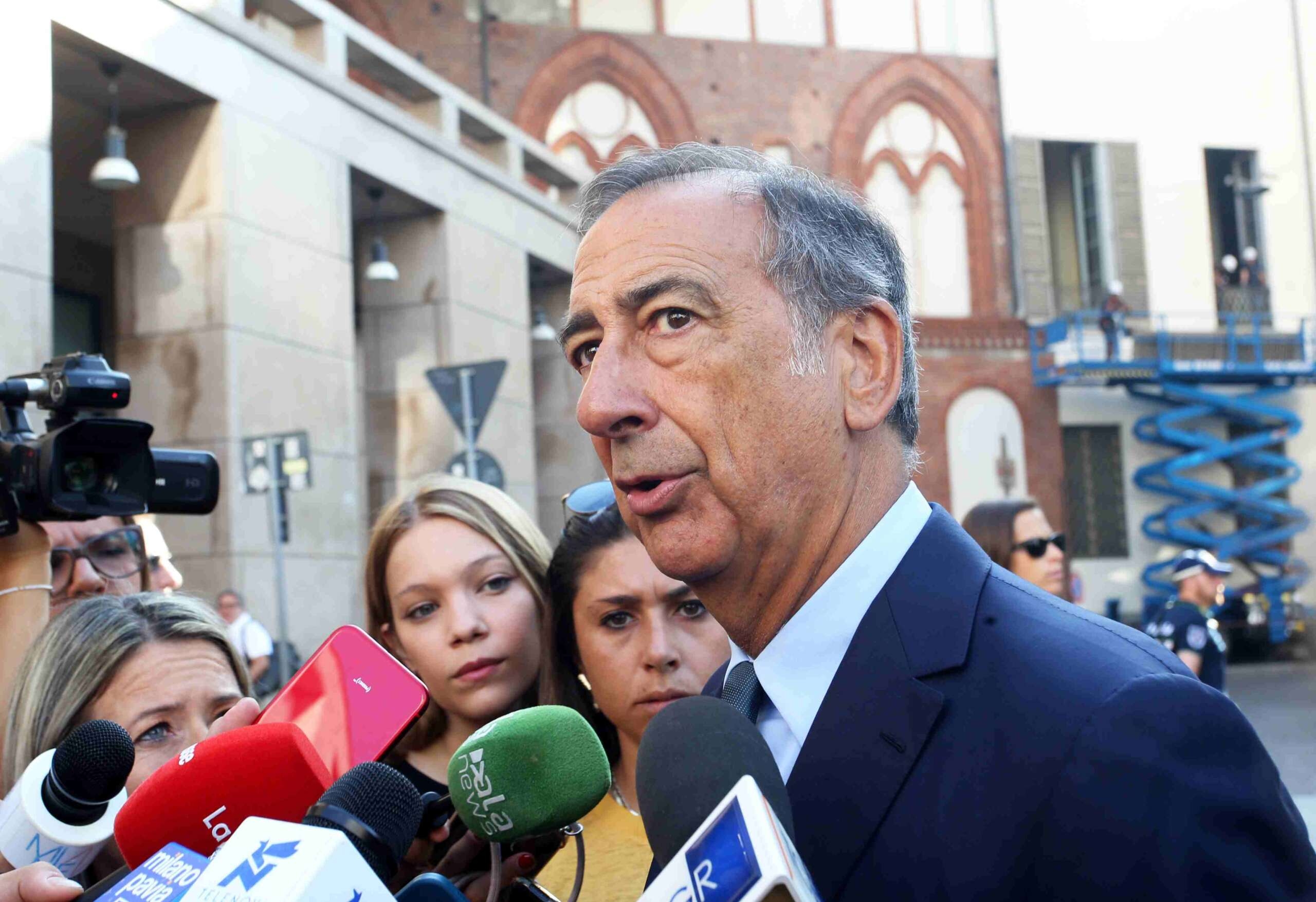 Sala, Milano'daki şehir planlama soruşturmasında Demokrat Parti'nin desteğiyle istifasını erteliyor, ancak "bir hız değişikliğine" ihtiyaç var.