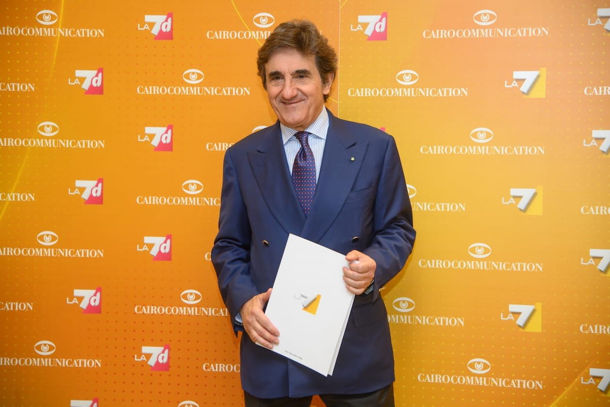 Urbano Cairo "betreedt het veld" net als zijn mentor Berlusconi, het mysterie rond de peiling die werd gehouden om zijn populariteit te testen