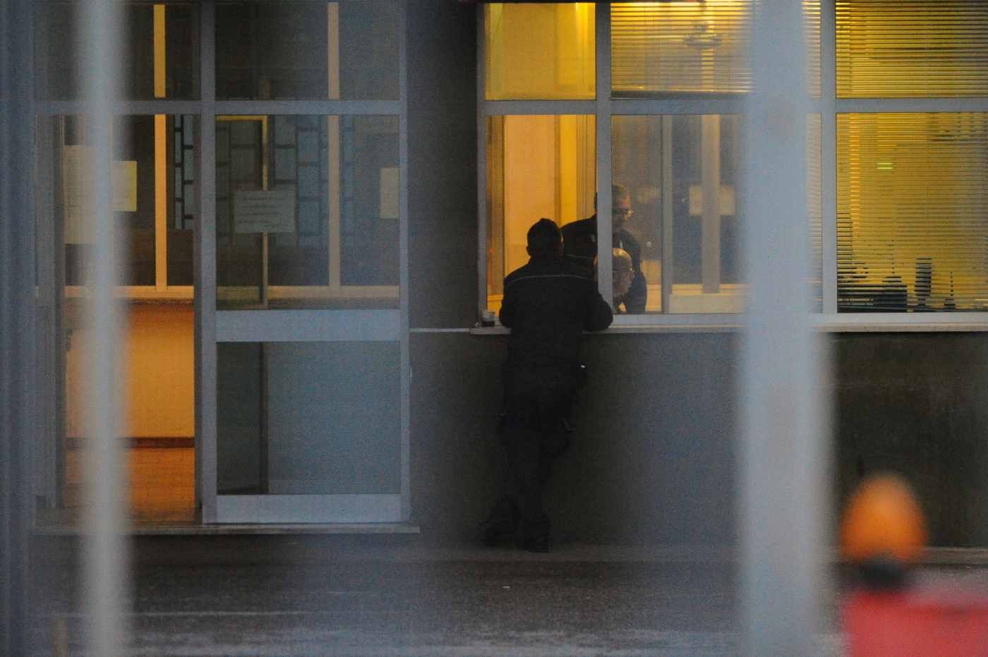 "Burada hayat yok, gözlerimizi sonsuza dek kapatmak istiyoruz": Brescia hapishanesinden bir mektup