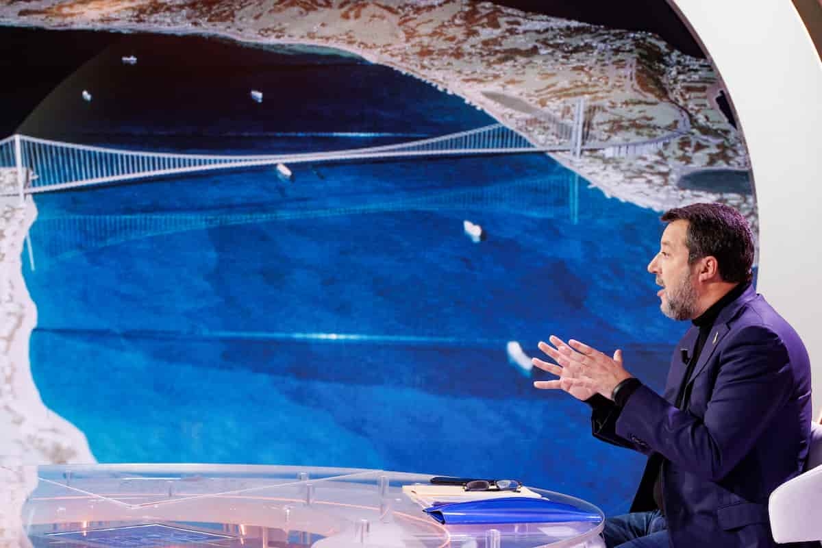 Pourquoi la Cour des comptes a-t-elle rejeté le projet de pont sur le détroit de Messine ? Le gouvernement de Meloni est furieux : « Une manœuvre fallacieuse et politique. Des réformes sont nécessaires de toute urgence. »
