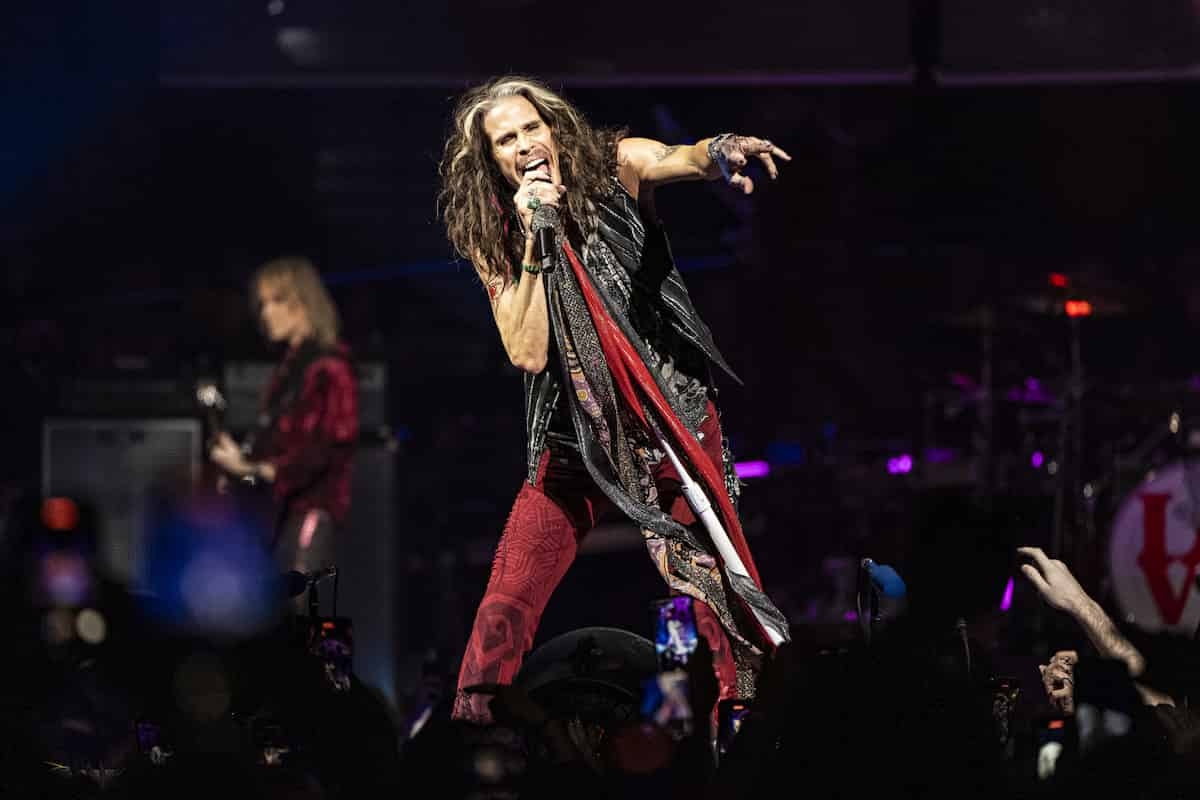 Steven Tyler fa scattare l’inchiesta sul suo museo del rock in Calabria: 15 tra amministratori e funzionari indagati