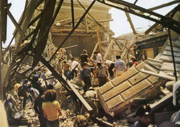 Bologna - 45 jaar geleden, de bom die verwoestingen aanrichtte en doden veroorzaakte op het treinstation van Bologna. Mattarella: "Het was een meedogenloze neofascistische subversieve strategie." - Varese News