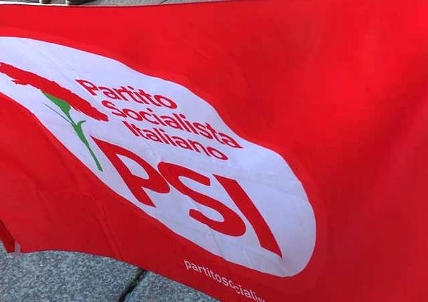 Polityka - Federacja Varese Włoskiej Partii Socjalistycznej na placu „Za 5 TAK dla referendum” - Polityka - Varese News