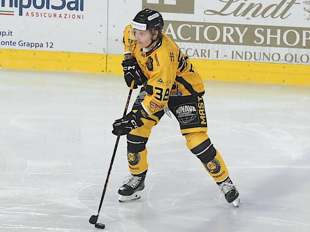 Ice Hockey - Sterile attack and futile power play: the Mastini collapse in Caldaro 6-1 - Sports - Varese News