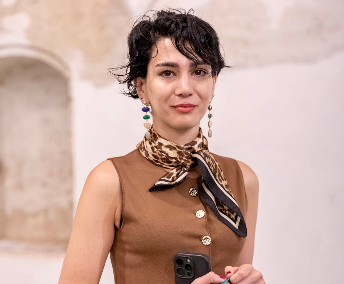 Irã, ativista Sadaf Baghbani: "Somos um alvo duplo: das bombas de Israel e da repressão do regime"