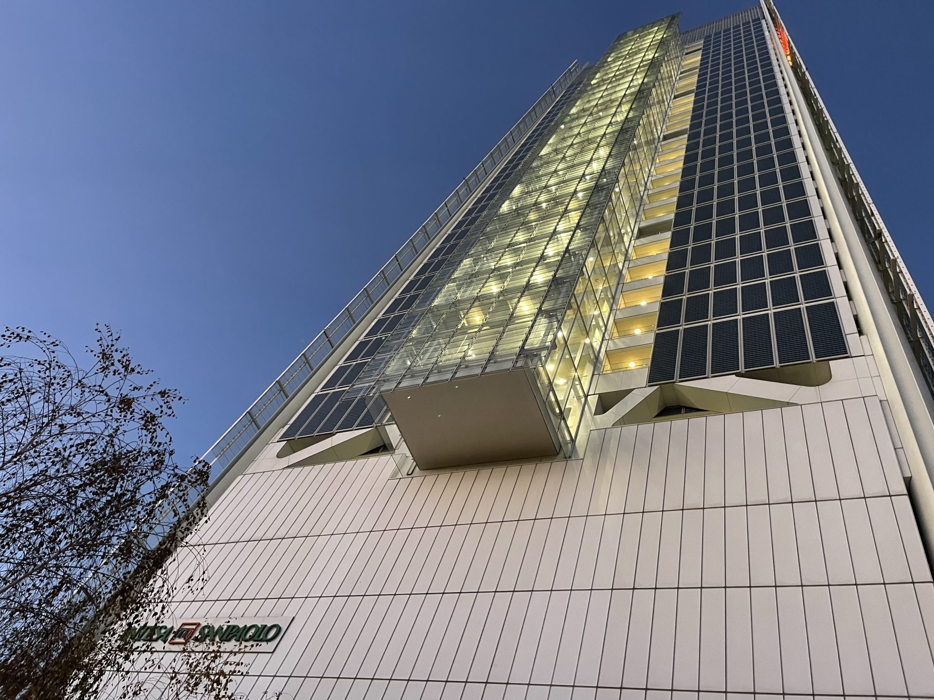 Intesa Sanpaolo: Alle sociale en groene aspecten van het recordbrekende halfjaarverslag.