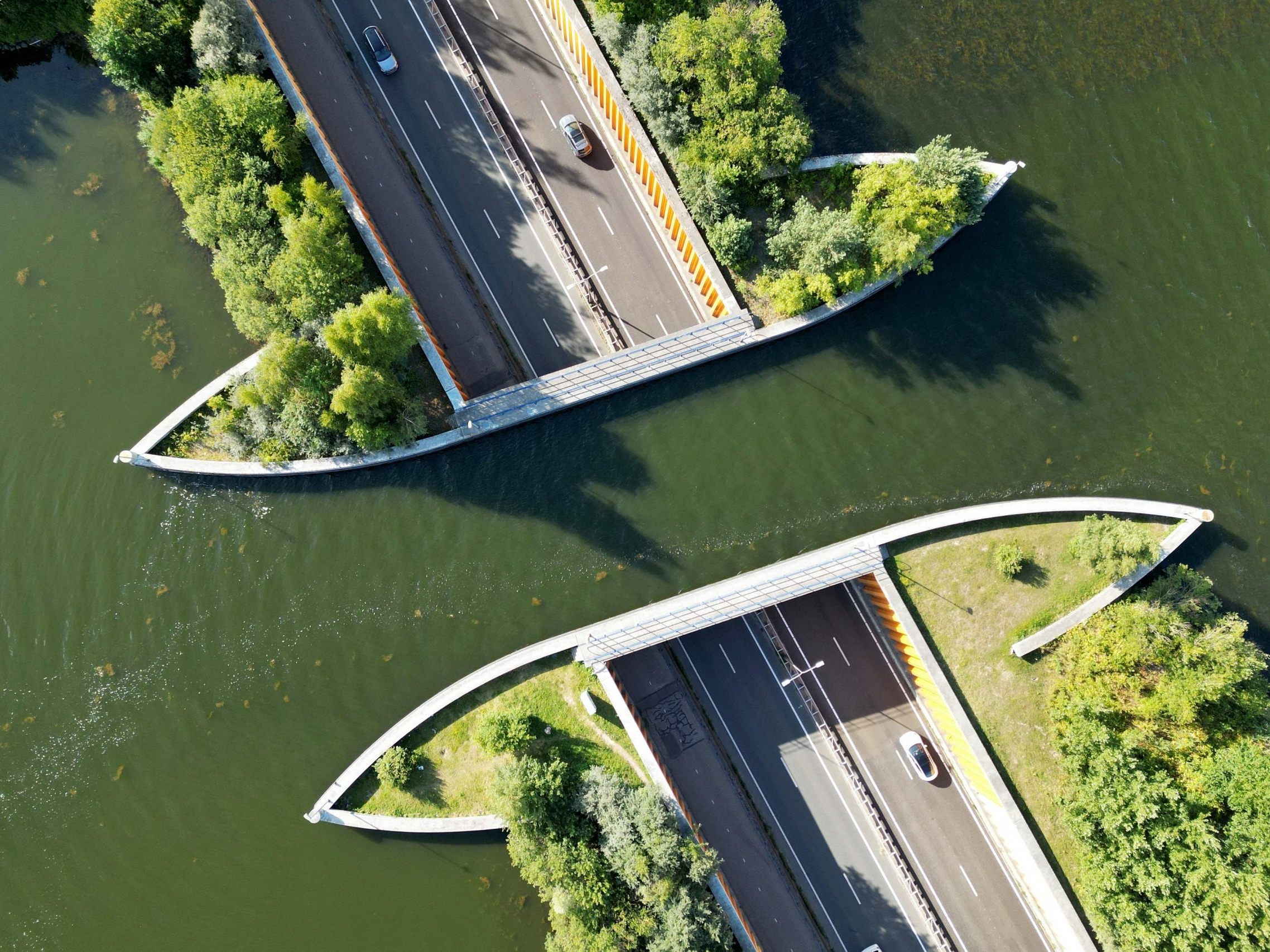 Una rotta marittima attraversa un'autostrada – nel cuore dell'Europa