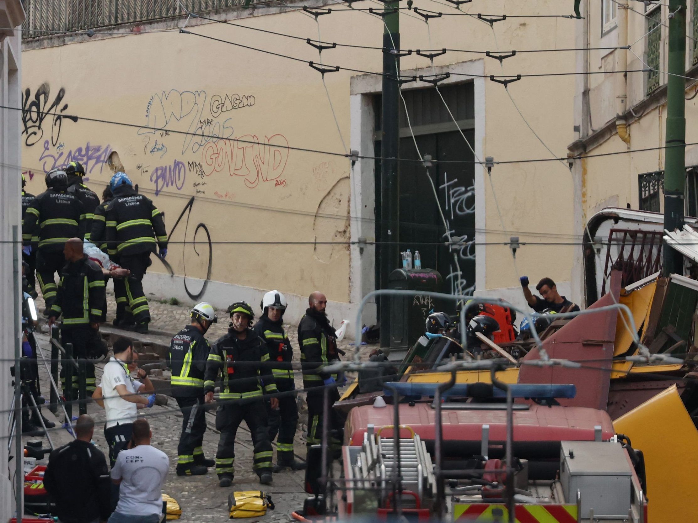 Tragic Accident: At Least 15 Dead in Funicular Derailment in Lisbon