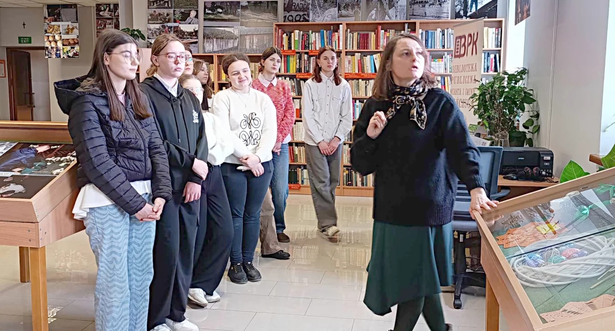 Encuentro intergeneracional en la biblioteca