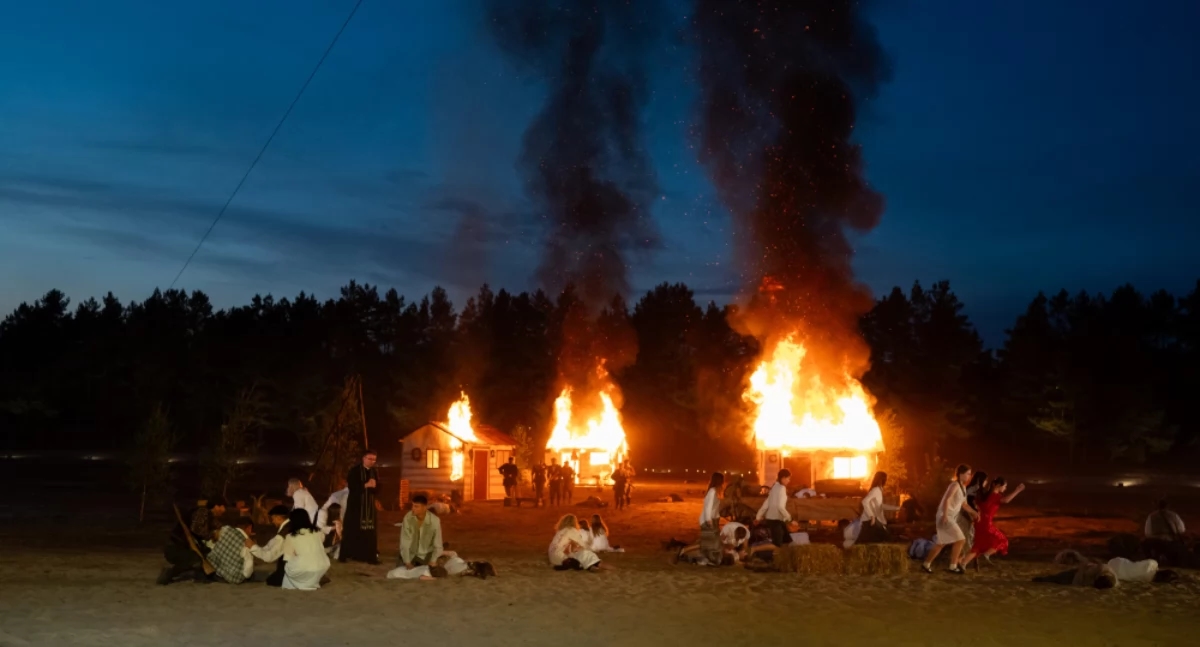 ...y hubo silencio. La puesta en escena en el aniversario del incendio de Wiązownica conmovió corazones [FOTOS]