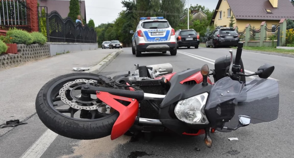 Ele causou uma colisão com uma motocicleta. O condutor da moto foi hospitalizado.