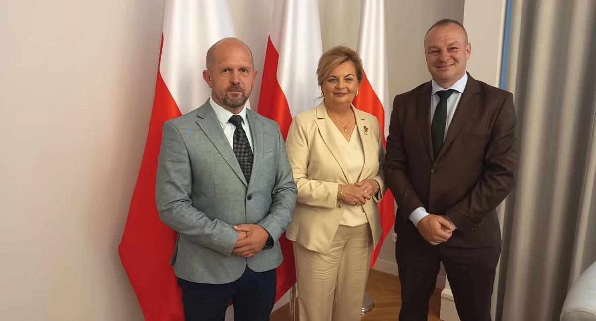 La contea di Przemyśl fa parte dell'Associazione dei comuni fortificati della fortezza di Przemyśl