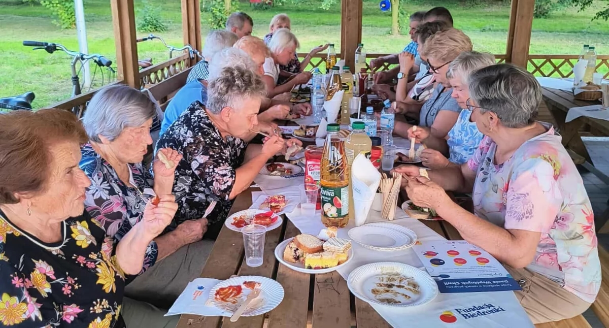 Gli anziani si sono incontrati di nuovo a tavola [FOTO]