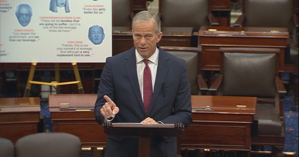 O Senado encerra a sessão para o fim de semana sem nenhum avanço para pôr fim à paralisação do governo.