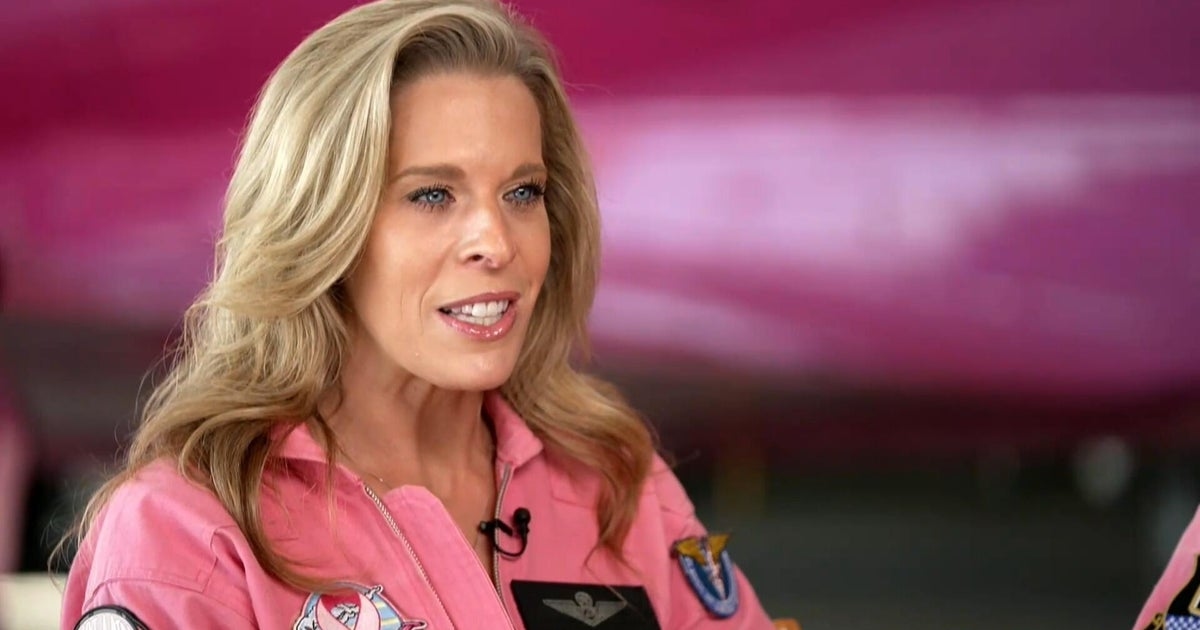 Meme kanseri hastalarına güç verme misyonuna sahip "Pembe Jet" havacılarıyla tanışın