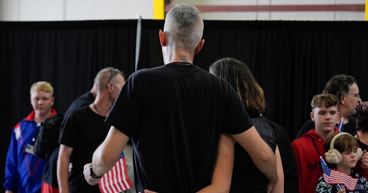 Trump fija el límite de refugiados más bajo de la historia de Estados Unidos en 7.500, principalmente para afrikáneres.