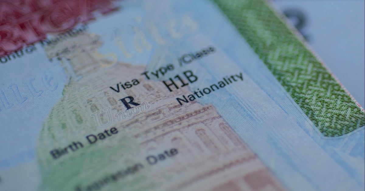 L'USCIS chiarisce chi deve pagare la tassa di 100.000 dollari per i visti H-1B