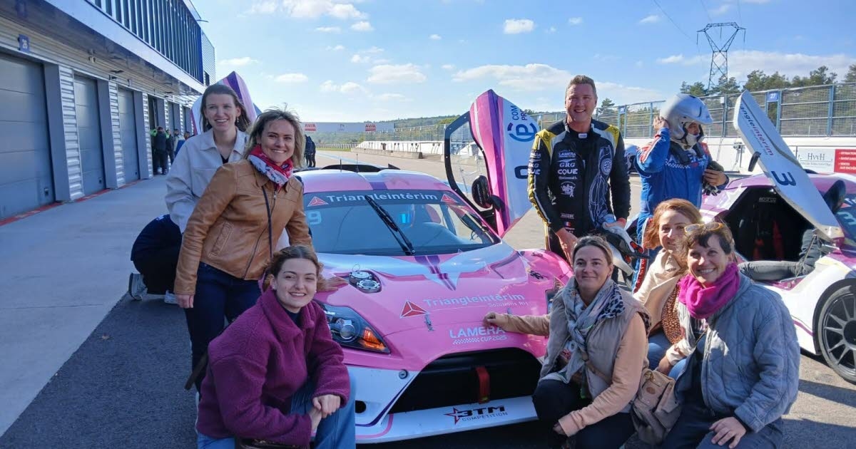 Solidaridad. Diez enfermeras vivieron su primera experiencia en carreras de coches en el circuito de Dijon-Prenois.