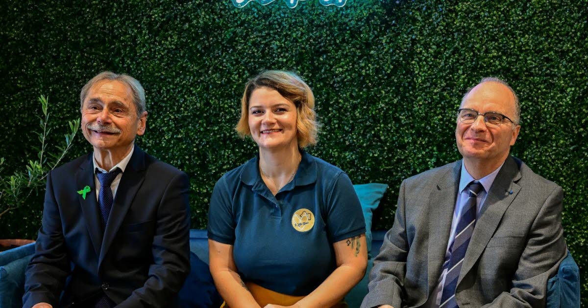Moosch. Vali, S'Lottie Stüwa kafe-barının sıcaklığına kapıldı