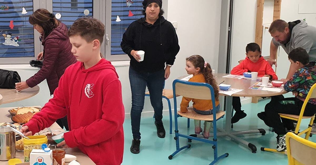 Valdoie. Los niños aprenden a comer un desayuno equilibrado.