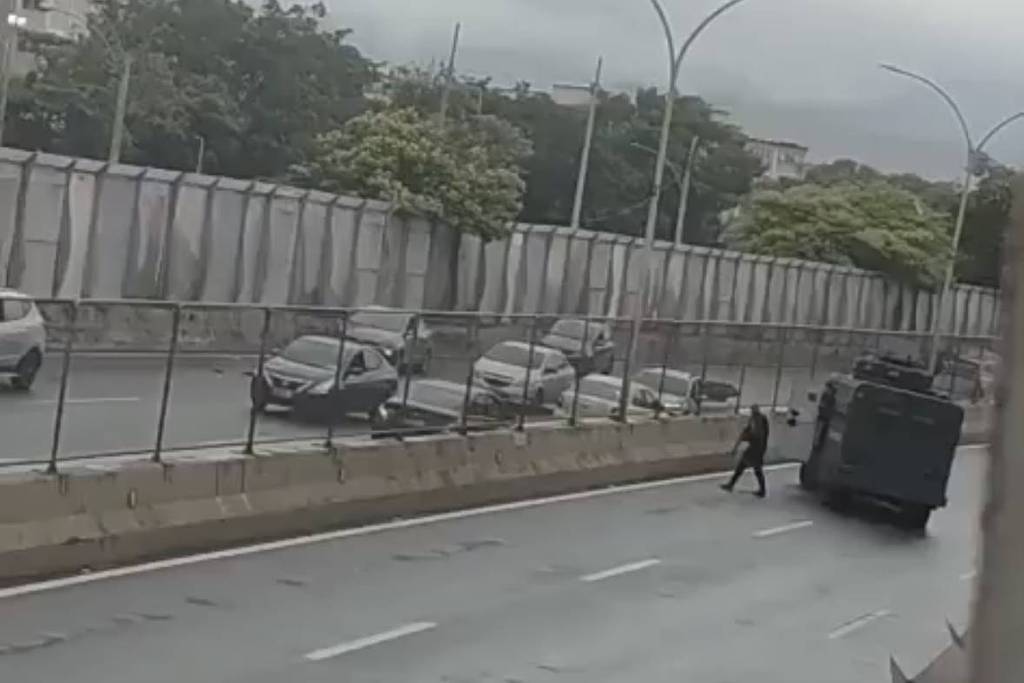 Une femme est décédée et un homme a été blessé lors d'une fusillade sur l'autoroute Linha Amarela à Rio de Janeiro.