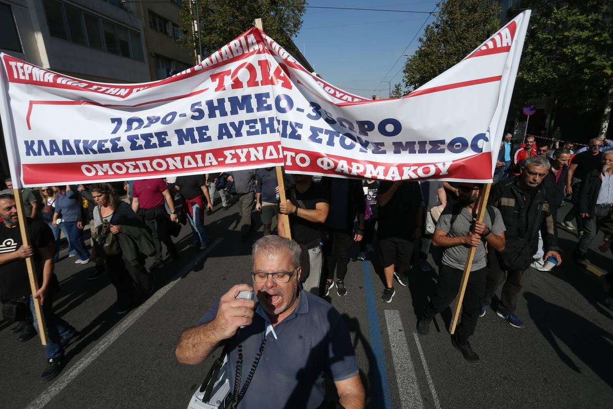 Grécia faz greve contra jornada de trabalho de 13 horas e reforma do governo conservador