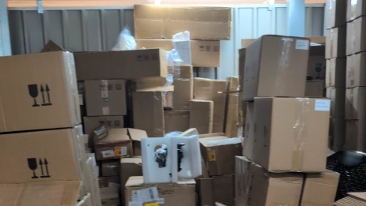 Un raid in un magazzino del Gloucestershire ha portato alla luce oltre 100.000 sterline di ricambi auto contraffatti, poiché un automobilista su sei potrebbe essere a rischio a causa di componenti contraffatti letali.