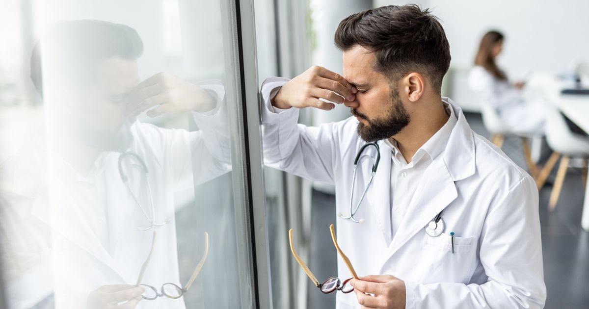 NHS krizi 66 hastaneyi dolduracak kadar boş kadroyla 'tam bir kabus'