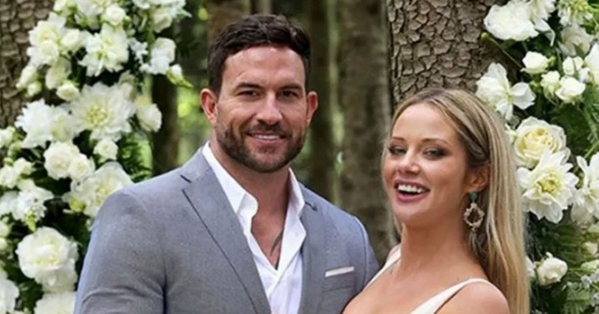 Jessika Power, australiana di Married at First Sight, è stata portata d'urgenza in ospedale per dolori allo stomaco