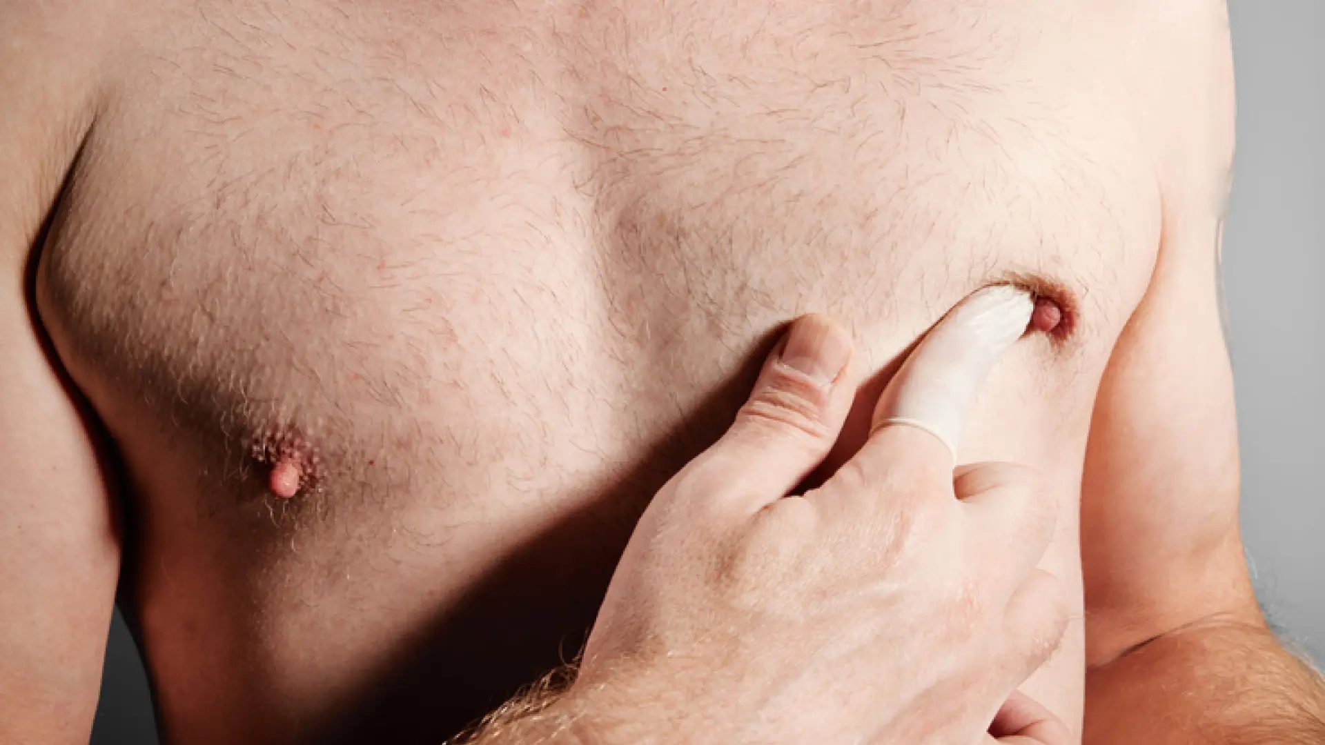 Männer mit Brustkrebs drängen auf Selbstuntersuchung, um eine späte Diagnose zu vermeiden