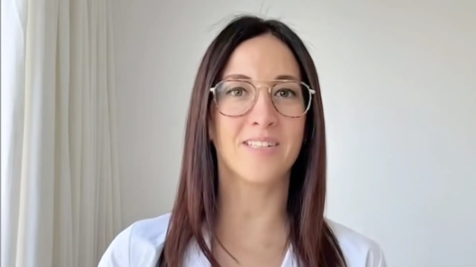 Reme Navarro, nutrizionista: "Dormire sul lato sinistro aiuta ad alleviare il bruciore di stomaco e migliora la circolazione."