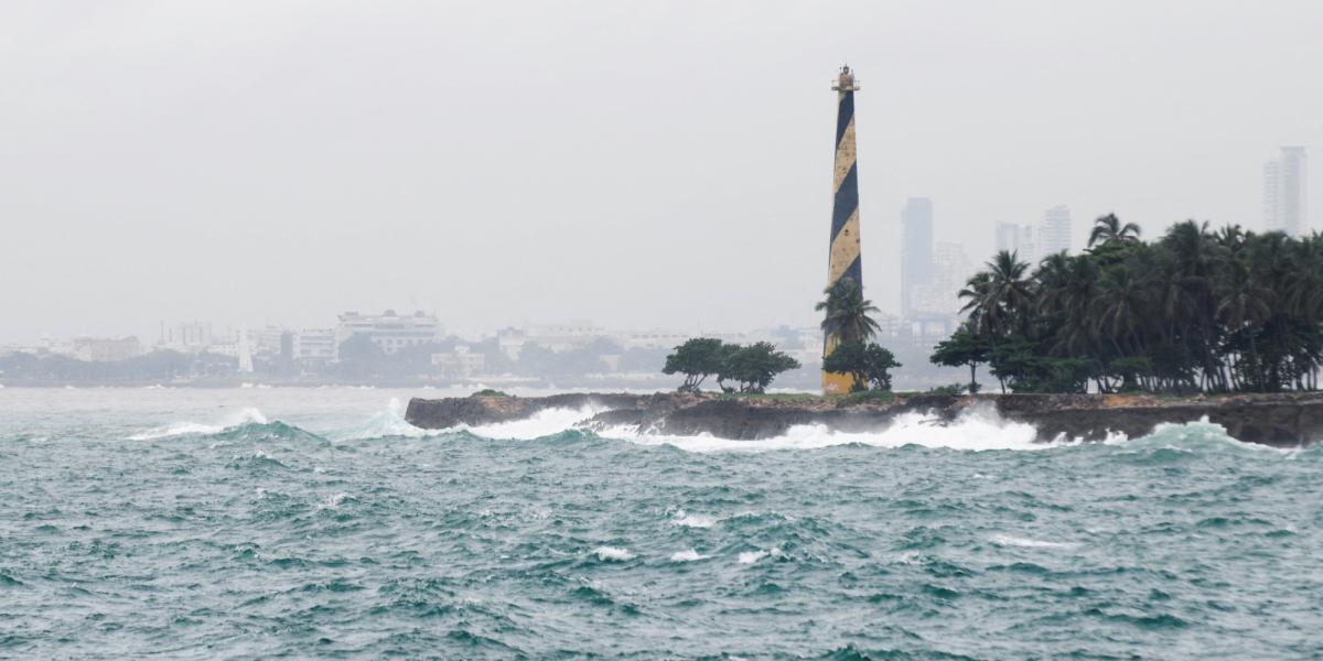 Melissa se transforma en huracán y avanza con fuerza; Jamaica se prepara para su llegada