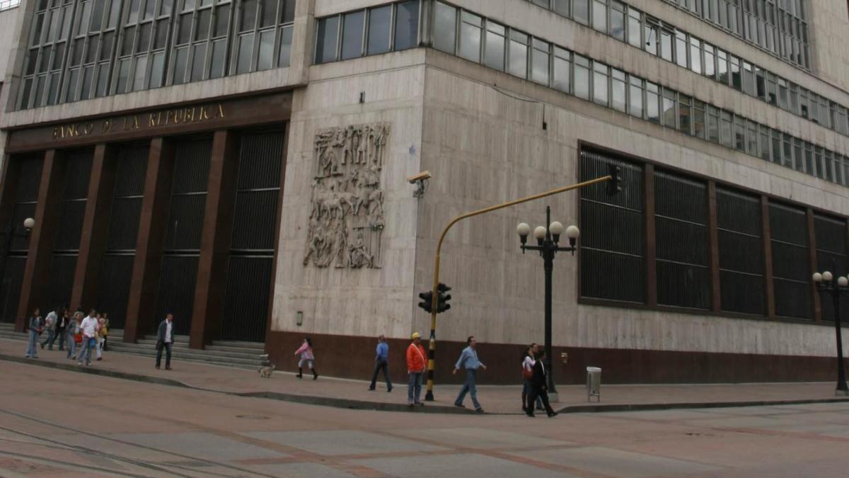La spesa pubblica fa aumentare l'allarme inflazione e il co-direttore della Banca della Repubblica avverte che l'aumento dei tassi è "sul tavolo"