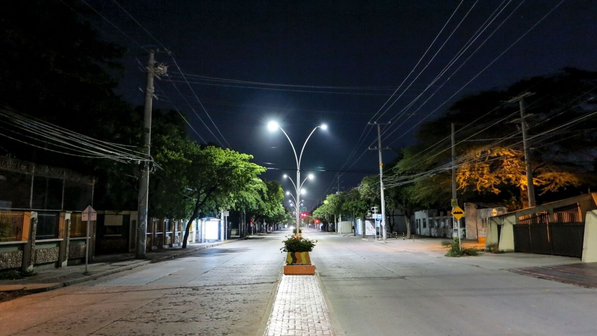 Cali'nin kamu aydınlatmasının ihale veya vatandaş kontrolü olmaksızın 'gizli özelleştirilmesi' için iddia edilen bir manevrayı kınıyorlar