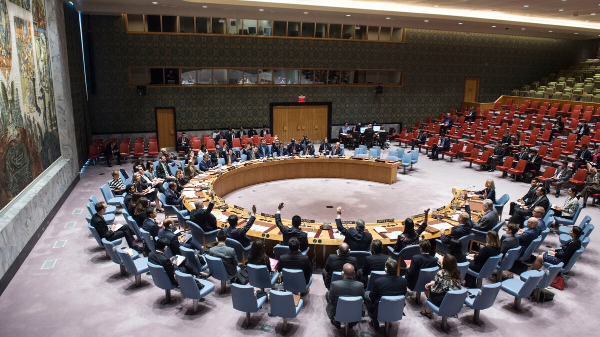 Wat zijn de volgende stappen voor de implementatie van het vredesakkoord na het afschaffen van de taken van de VN-verificatiemissie?