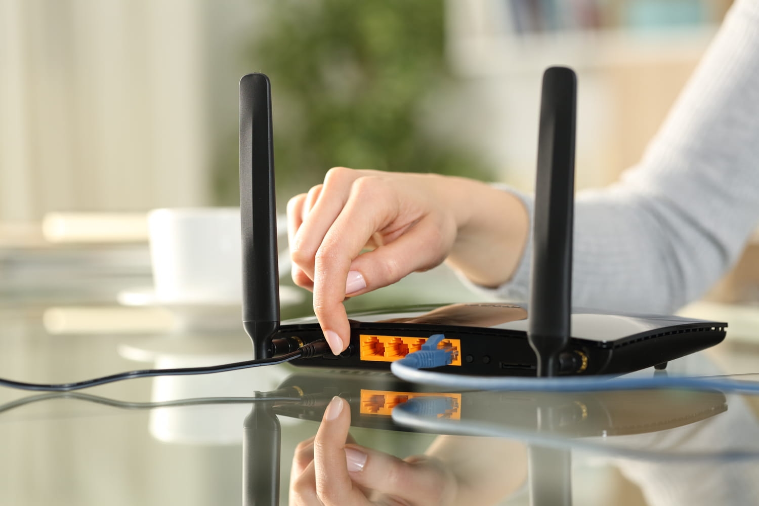 This symbol on your Livebox could indicate that someone is using your internet connection.