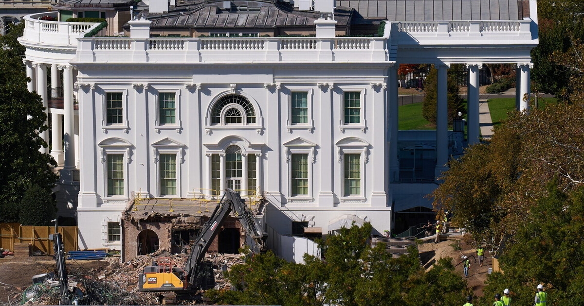 Kitsch Ekseni. Kötü Zevk Enternasyonalinde Birleşen Otokratlar.