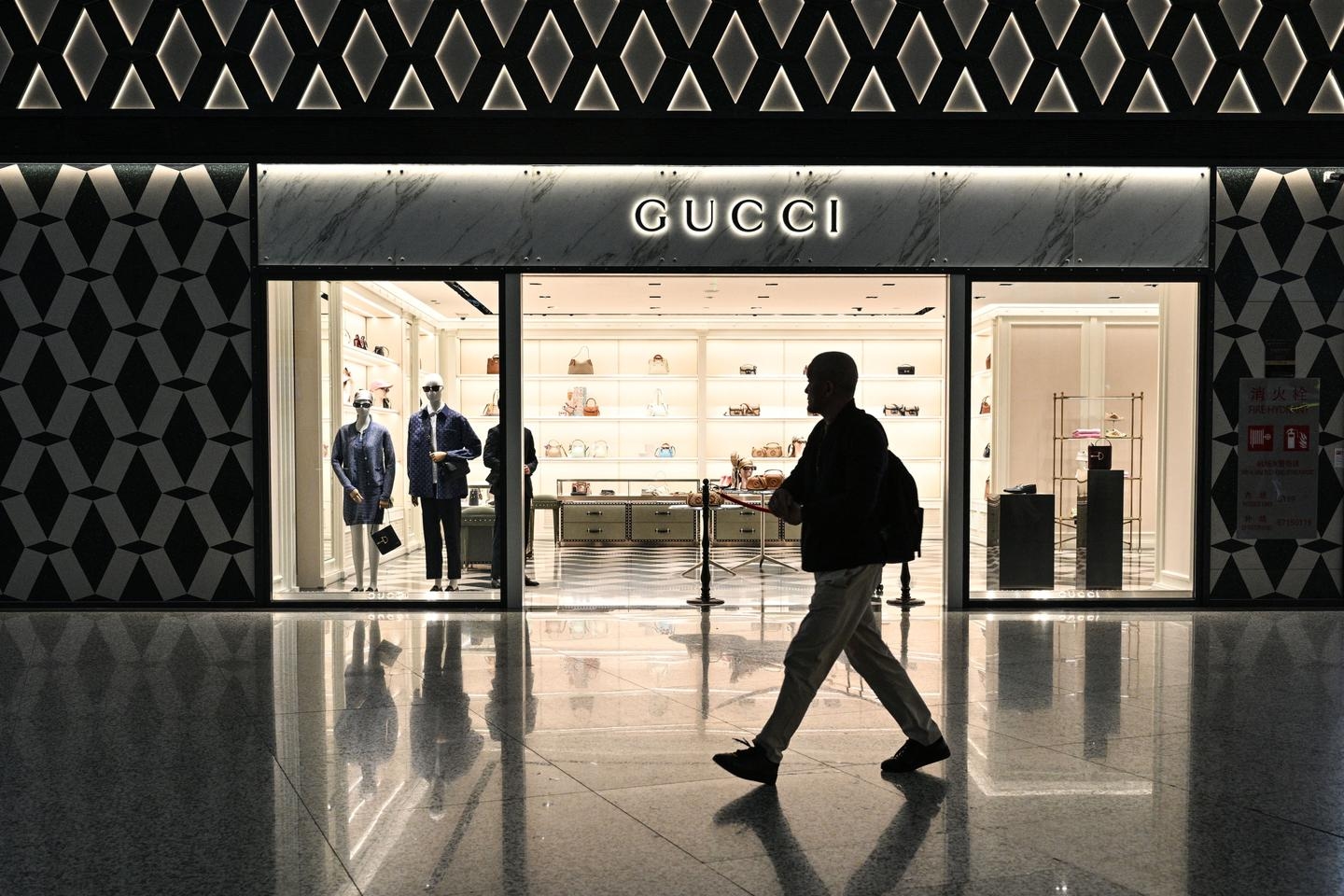 Kering, 2025'in başından bu yana 55 mağazayı kapattıktan sonra daha fazla maliyet kesintisi sözü verdi