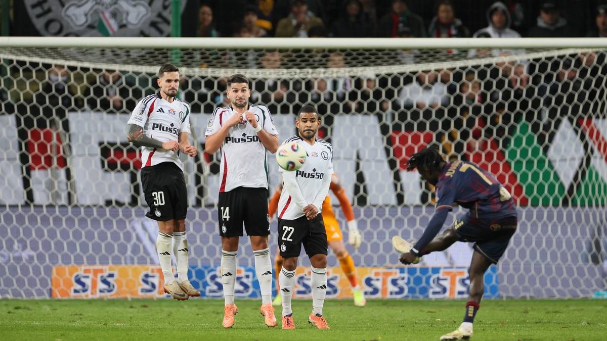 Legia eliminado da Copa da Polônia! Golaço de Pogoń. Revanche na final.