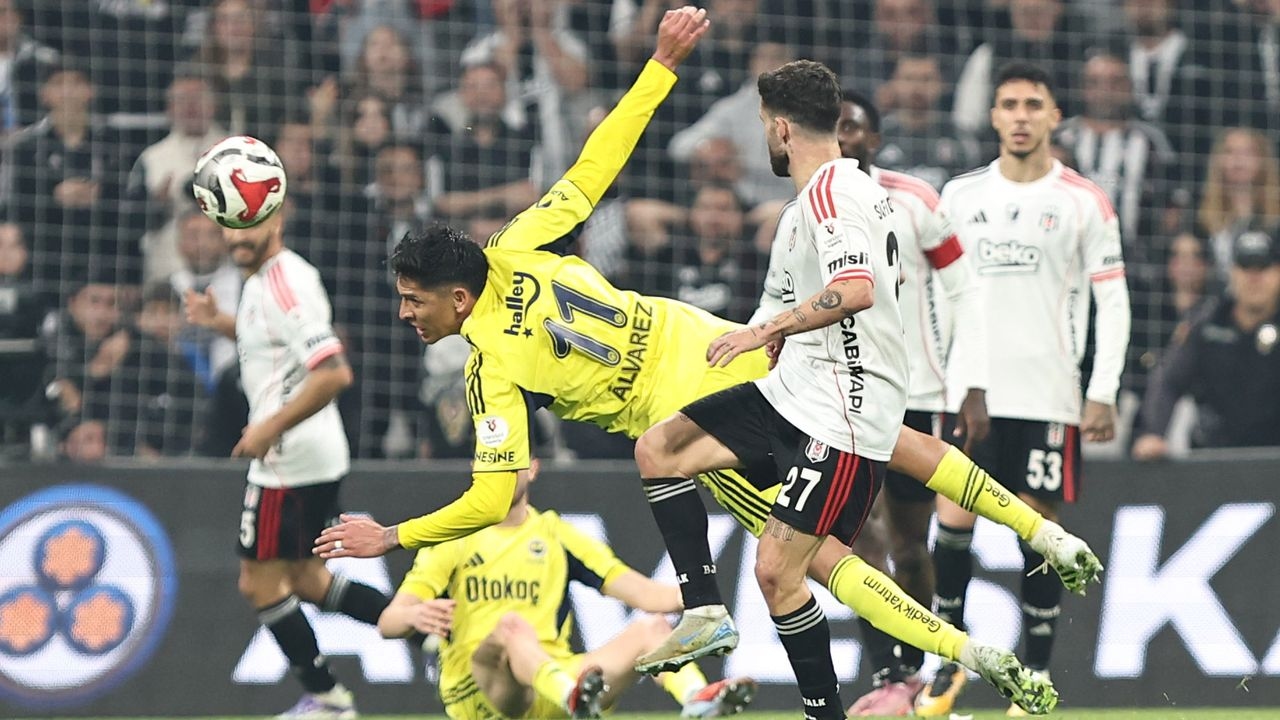 Gran actuación de Álvarez en el mediocampo del Fenerbahçe.