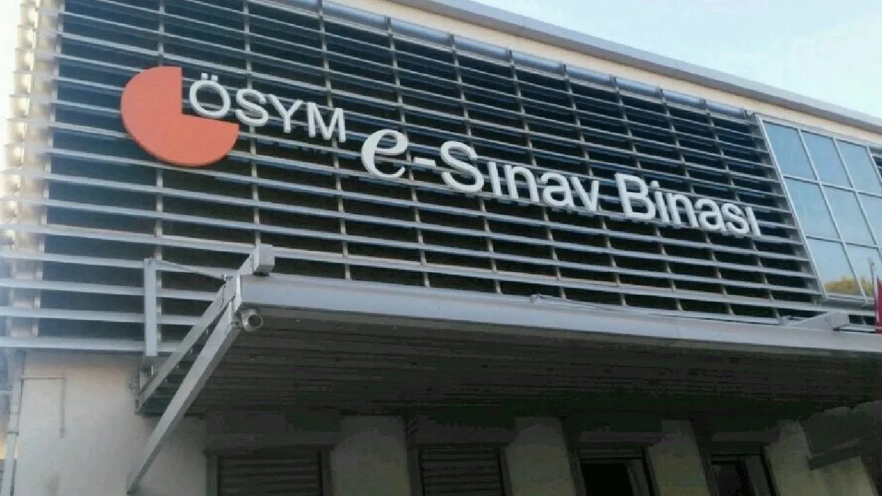 Los exámenes en papel están siendo reemplazados por exámenes electrónicos.