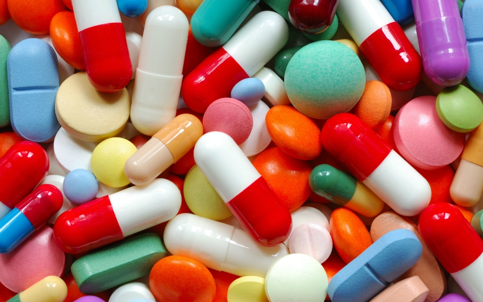 OE2026: Hükümet ilaç ve klinik malzemelerde 200 milyondan fazla kesinti yapıyor.