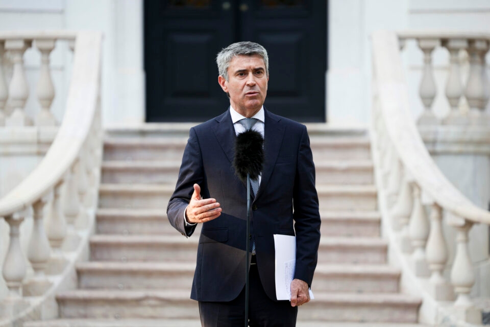 "Incredulous" at cuts to the National Health Service, José Luís Carneiro calls for the resignation of the Minister of Health.